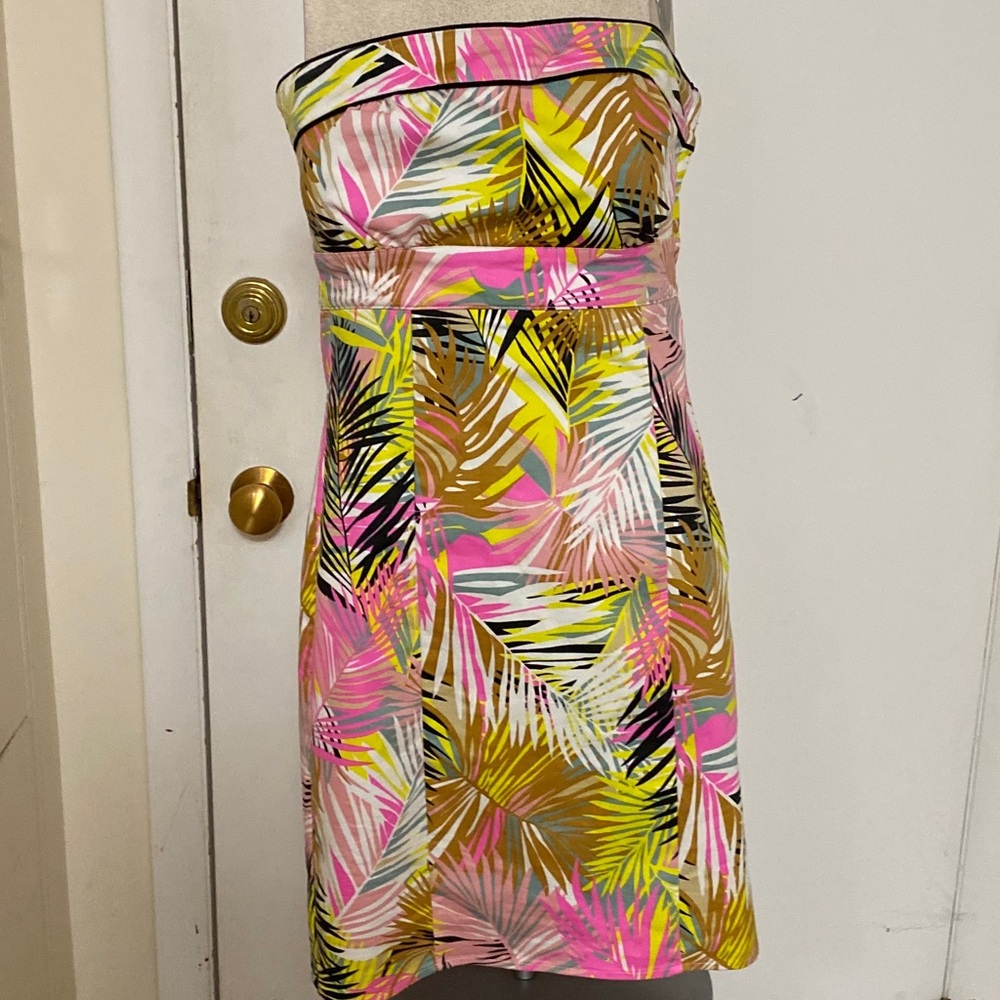 Woman’s cute summer dress. Size 6